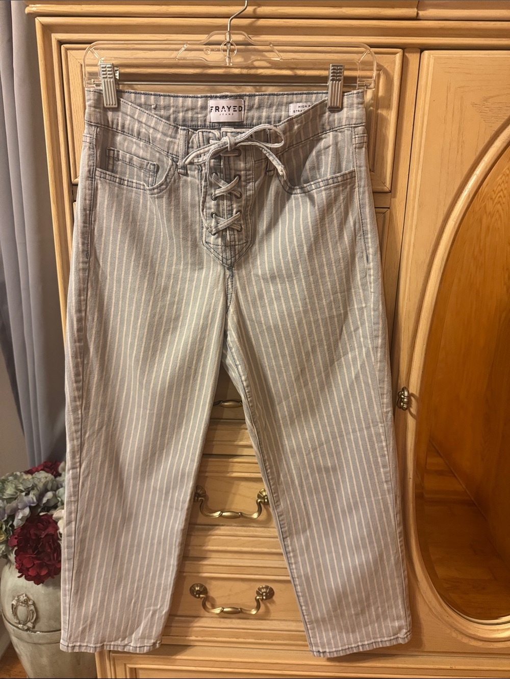 Frayed Jeans Striped Lace-Up Jeans.